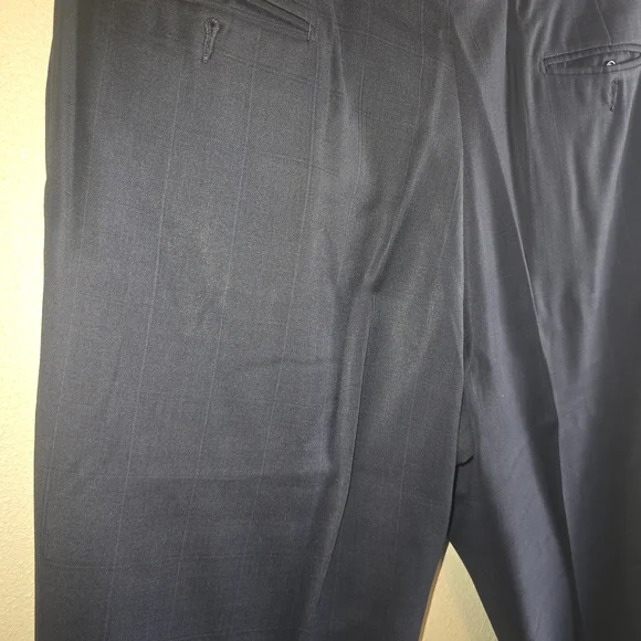 JoS A Bank Men's Dark Blue Suit